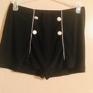 Black and white cute stretchy shorts